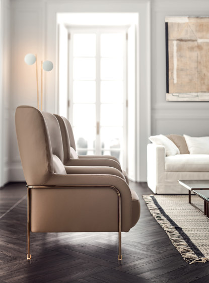 Platea | lounge armchair + pouf | Sillones | Pianca