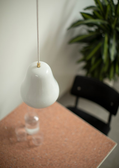 Lámpara de porcelana Fabella (negra) | Lámparas de suspensión | Caussa
