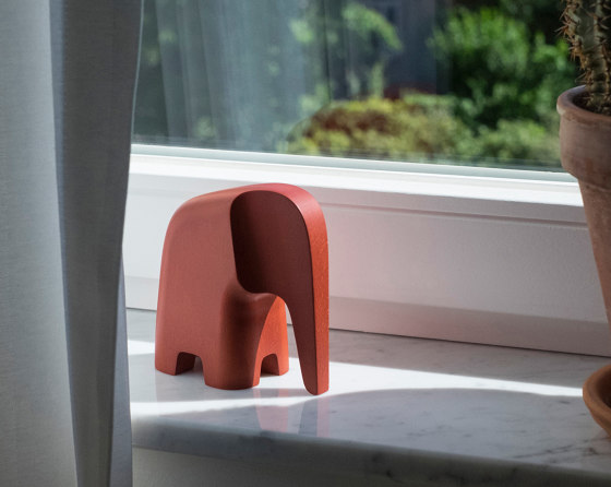 Olifant beech wood red | Objects | Caussa