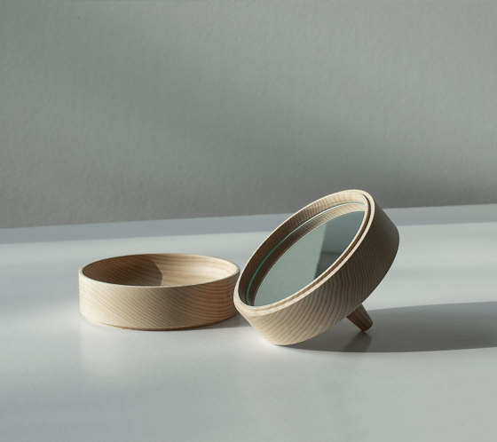 Tani Walnuss (Schale mit Spiegel im Deckel) | Behälter / Boxen | Caussa