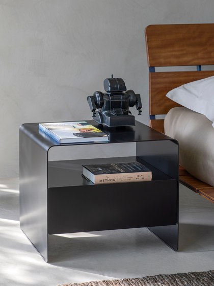 Foglio Bedside Table | Night stands | Flou