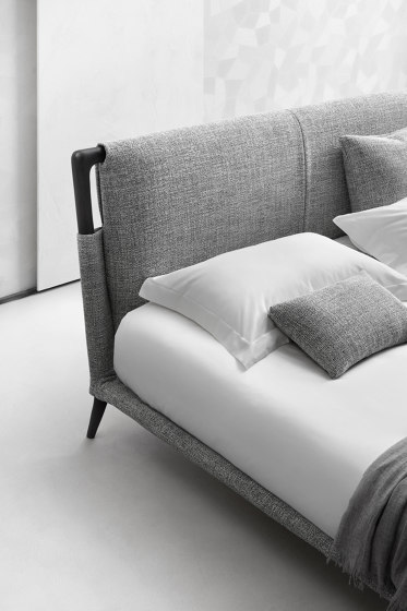 Gaudí table | Dining tables | Flou