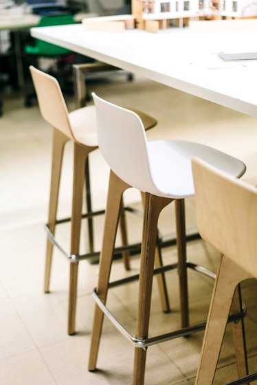 Lottus spin wood stool | Bar stools | ENEA