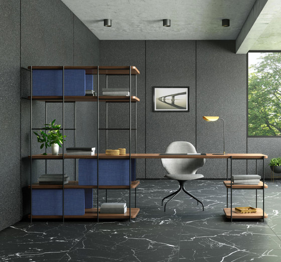 Julia Natural wood desk integrated in shelving system | Scaffali | Momocca
