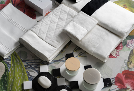 Home Boutique | Plush bath mat | Towels | Devon&Devon