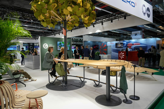 Seamless Bar Seater Wiggly w Tree | Sistemas de mesas sillas | Green Furniture Concept