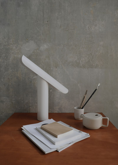 T-lamp l table l white | Lampade tavolo | Frama