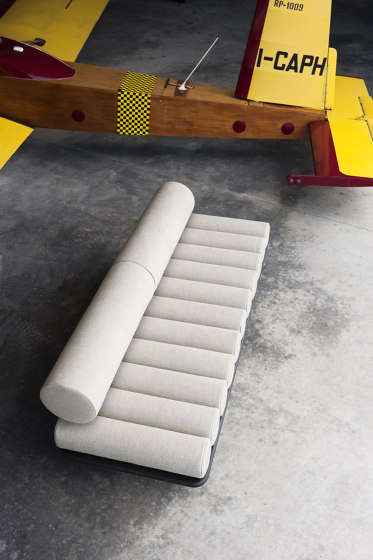 Five to Nine Daybed with Vis a Vis Backrest | Day beds / Lounger | Tacchini Italia