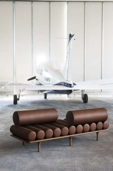 Five to Nine Daybed with Linear Backrest | Camas de día / Lounger | Tacchini Italia