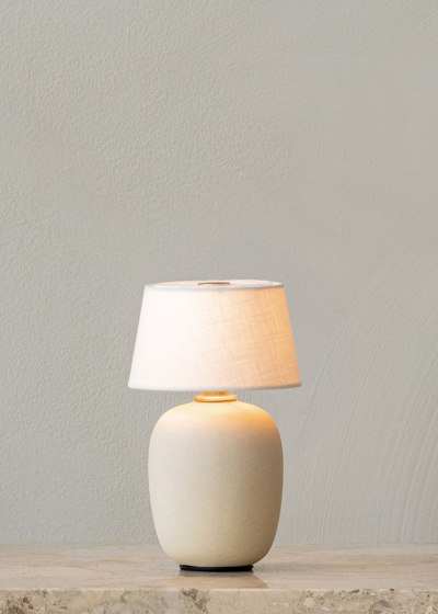 Torso Table Lamp, Portable, Ruby | Lámparas de sobremesa | Audo Copenhagen