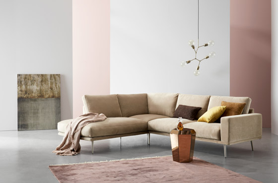 Carlton Sofa with resting unit | Sofas | BoConcept