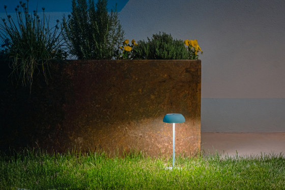 Float LT Mauve dust White | Luminaires de table | Axolight