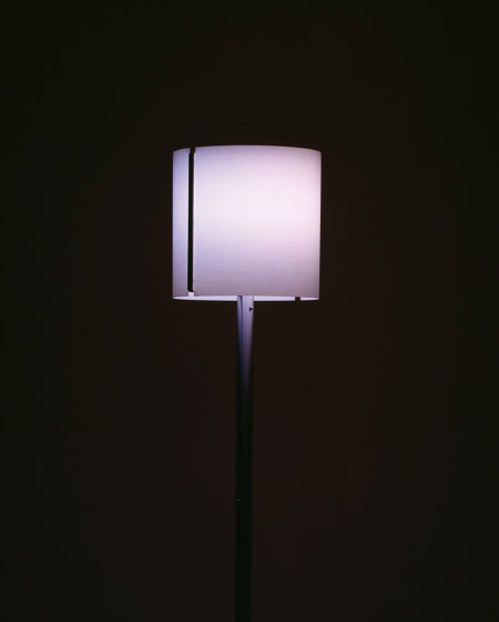 JONES Floor L | Lámparas de pie | serien.lighting