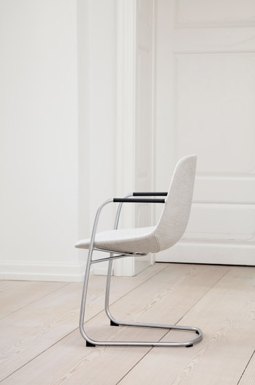 Eyes Cantilever Armchair | Sedie | Fredericia Furniture