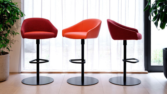 Paloma Lounge Plush Chair - Sled Base | Sillones | Boss Design