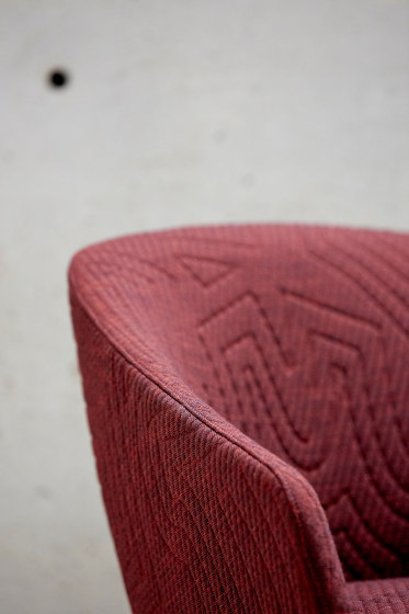 Paloma Lounge Plush Chair - Sled Base | Sillones | Boss Design
