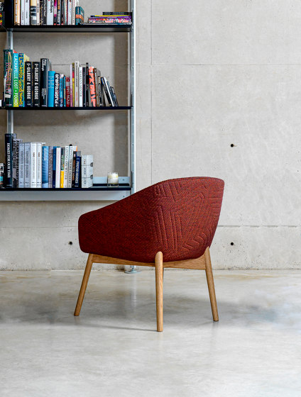 Paloma Lounge Plush Chair - Wooden 4 Leg | Sillones | Boss Design