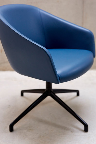 Paloma Lounge Plush Chair - 4 Leg | Sillones | Boss Design