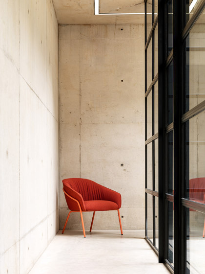 Paloma Lounge Plush Chair - 4 Leg | Sessel | Boss Design