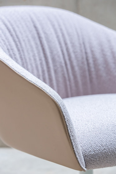 Paloma Lounge Plush Chair - Sled Base | Poltrone | Boss Design