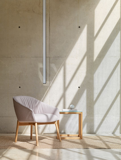 Paloma Lounge Plush Chair - Wooden 4 Leg | Sessel | Boss Design