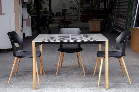 iLAIK extendable table 80 - gray/angular/sienna red | Dining tables | LAIK