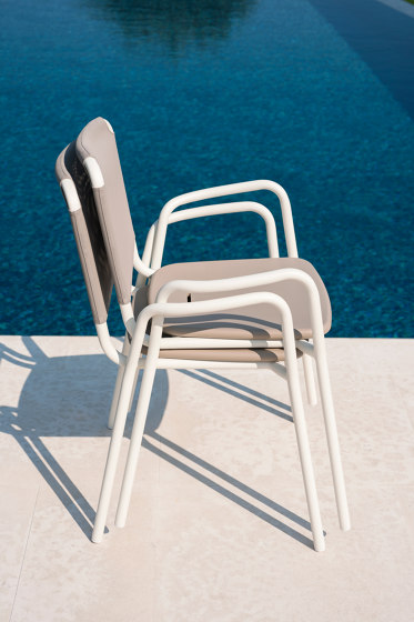 GUEST 001 Armchair | Chairs | Roda