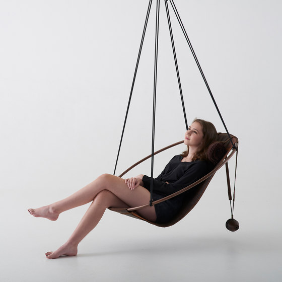 Sling Hanging Chair - Oil Tan Leather | Columpios | Studio Stirling