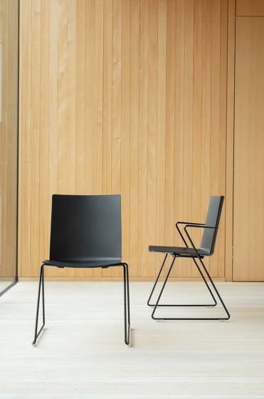 batch Kufenstuhl sitzgepolstert, mit Armlehne | Stühle | Wiesner-Hager