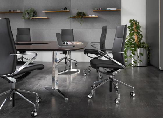 siège de conférence avec accoudoirs en aluminium, assise et dossier avec revêtement tissu, cuir | Chaises | Wiesner-Hager