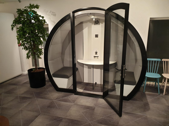 4 Person Meeting Pod with Front Glass Enclosure and Glass Back Panel by The Meeting Pod