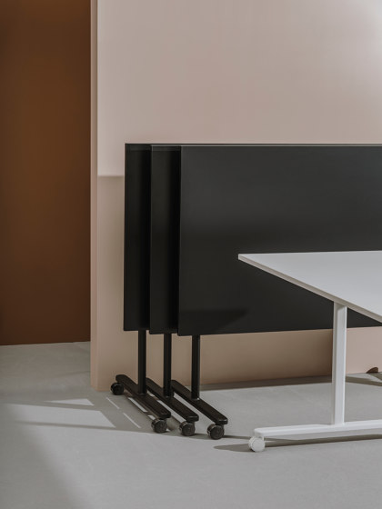 Connect Training Table ME 2905 | Architonic