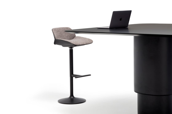 Solid Conference Table ME 03352 | Contract tables | Andreu World