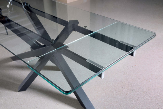 Shangai Tisch aus Kristalluntergestell | Esstische | Riflessi