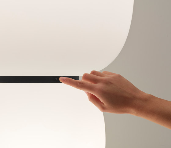 Ghost 4960 table lamp by Vibia