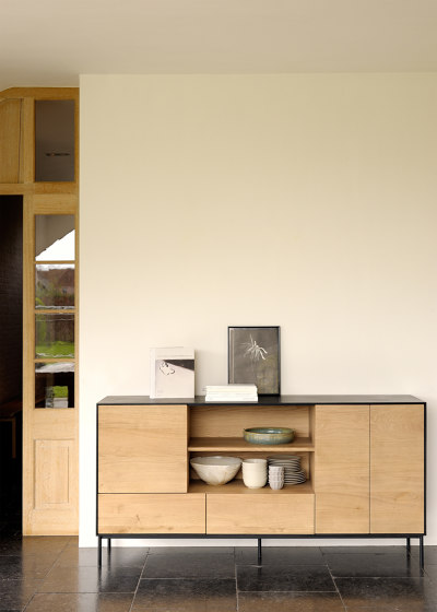 Blackbird | Oak sideboard - 3 doors - 2 drawers - varnished | Credenze | Ethnicraft
