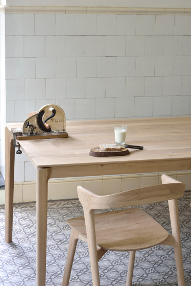 Bok | Oak black dining table - varnished | Esstische | Ethnicraft