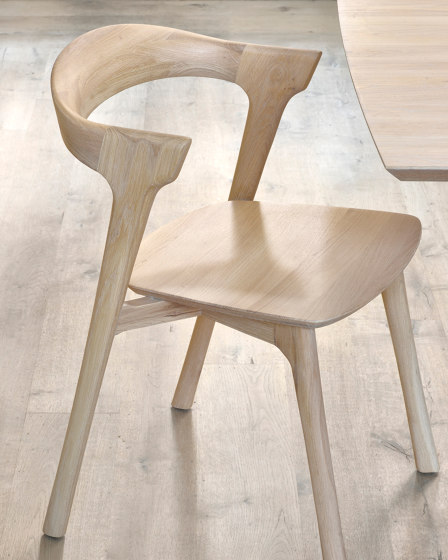 Bok | Oak adjustable desk - white frame - EU | Tavoli contract | Ethnicraft