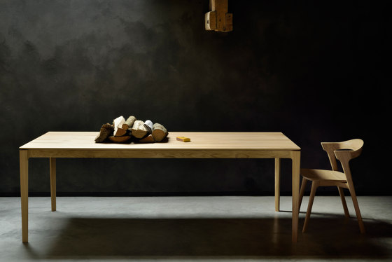 Bok | Oak black dining table - varnished | Tables de repas | Ethnicraft