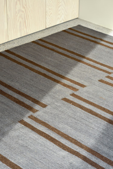 Essentials kilim rug collection | Black Dots kilim rug | Formatteppiche | Ethnicraft
