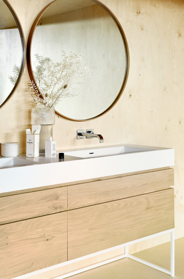 Layers | Oak wall mirror - round - varnished | Spiegel | Ethnicraft