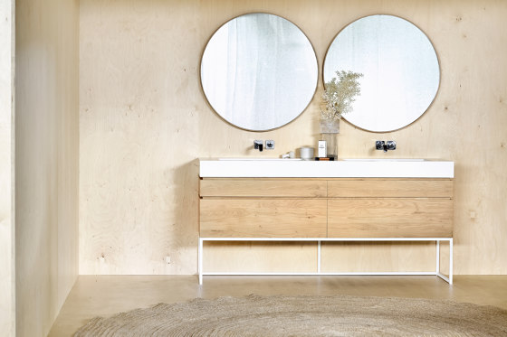 Layers | Oak wall mirror - round - varnished | Specchi | Ethnicraft