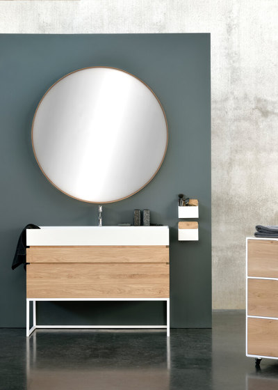 Layers | Oak wall mirror - round - varnished | Miroirs | Ethnicraft