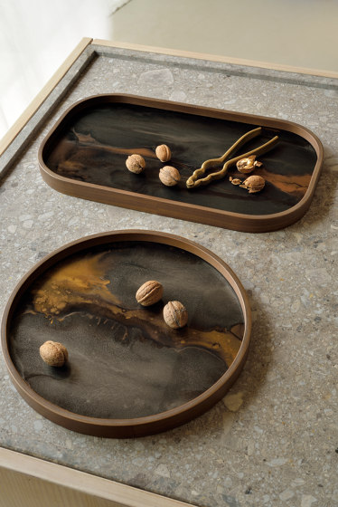 Linear Flow tray collection | Slate Organic glass tray - round - S | Trays | Ethnicraft
