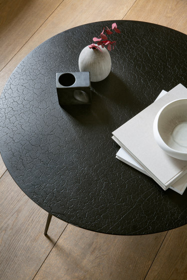 Luna | Coffee table - lava - black | Couchtische | Ethnicraft