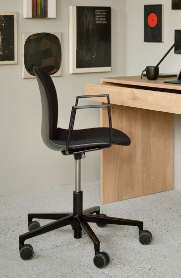 Noor | RBM office chair - with armrest - grey | Stühle | Ethnicraft