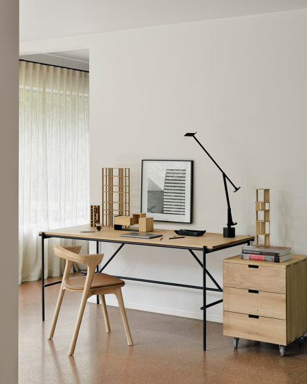 Oscar | Oak desk - varnished | Desks | Ethnicraft