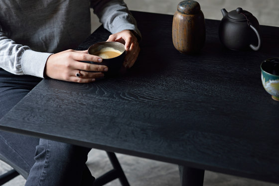 Torsion | Oak black dining table - varnished | Dining tables | Ethnicraft