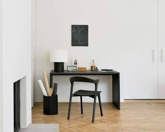 U | Oak black desk - varnished | Schreibtische | Ethnicraft