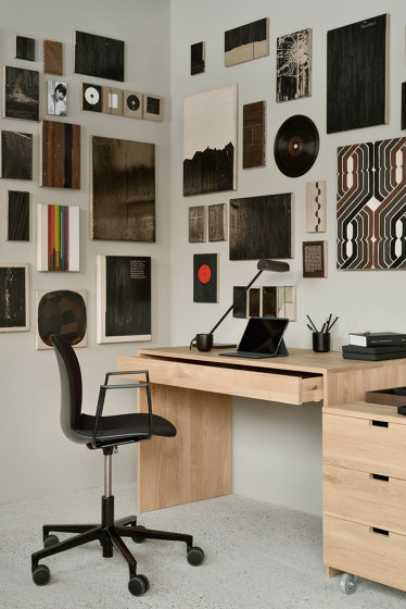U | Oak black desk - varnished | Bureaux | Ethnicraft